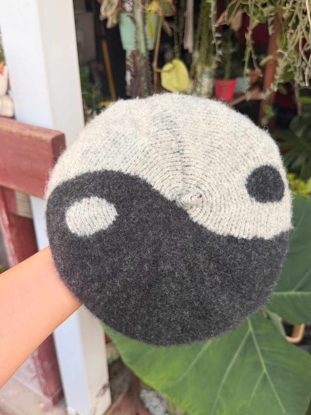 Women Yin Yang Knit Beret - Black & Cream